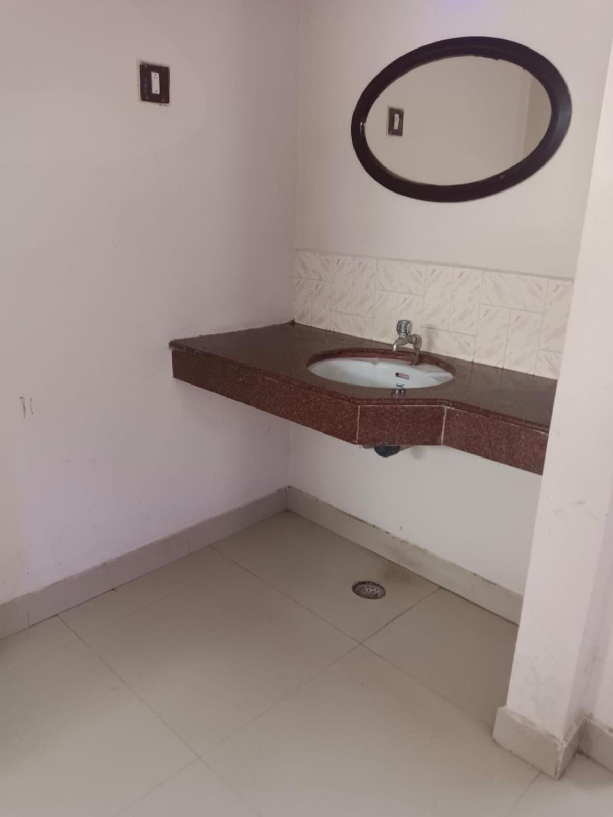 Sree Balaji Hotel - Lodge كانياكومارى المظهر الخارجي الصورة