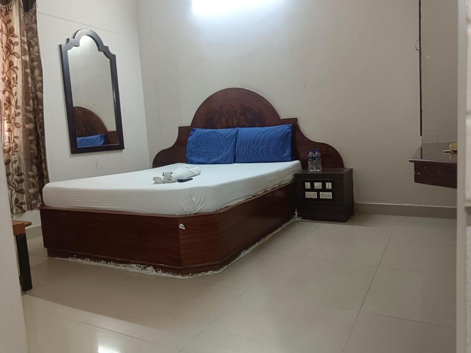 Sree Balaji Hotel - Lodge كانياكومارى المظهر الخارجي الصورة
