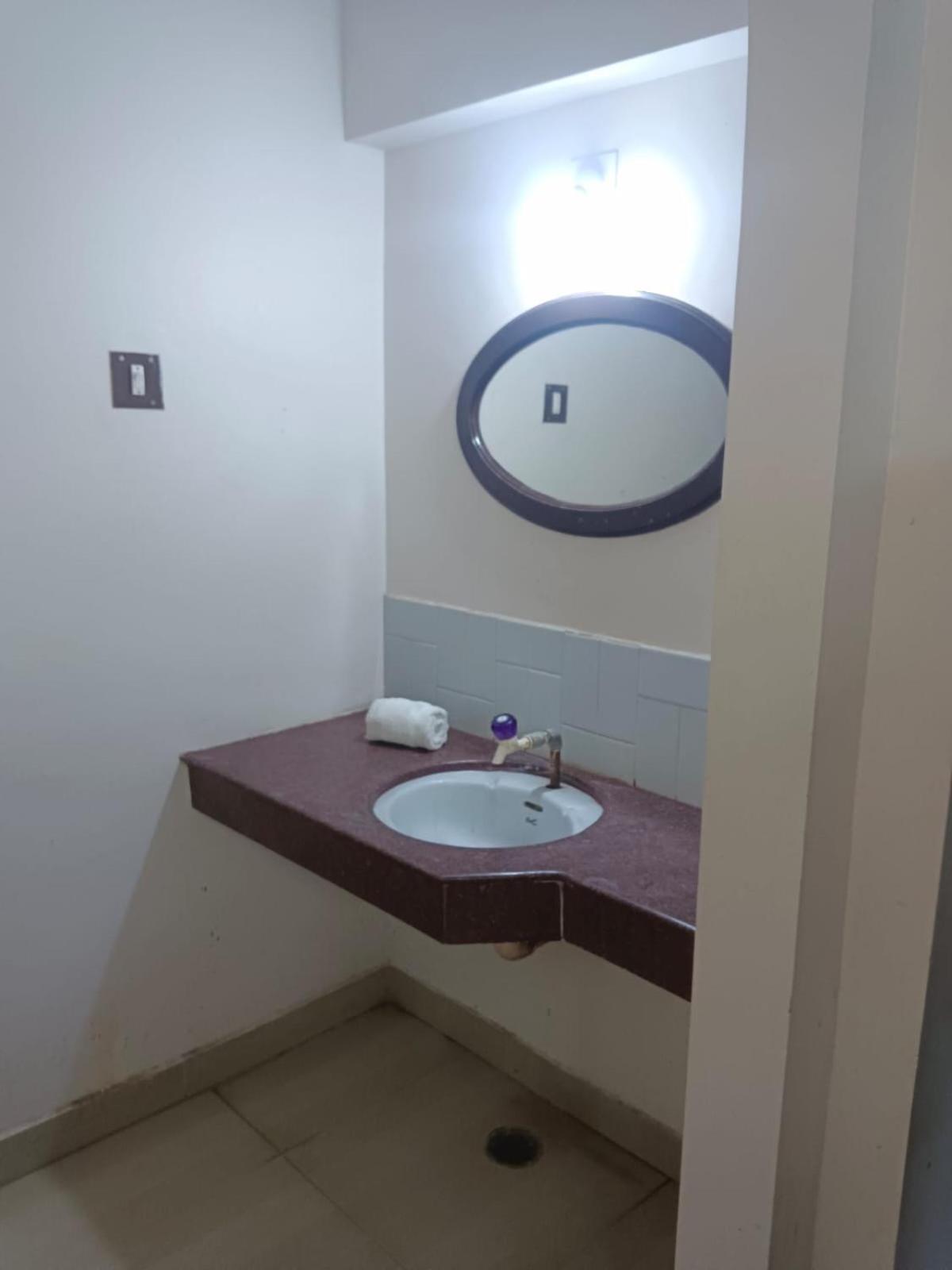 Sree Balaji Hotel - Lodge كانياكومارى المظهر الخارجي الصورة